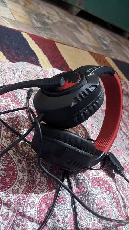 BRAND NEW GAMING HEAD PHONE 3