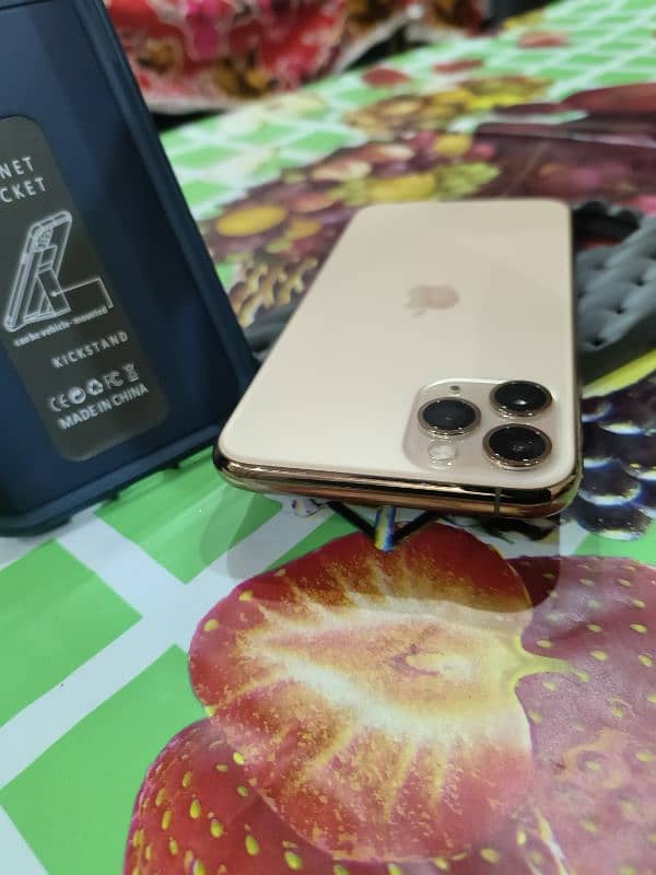 Iphone 11 pro,factory unlocked,256,gold color, all ok 6