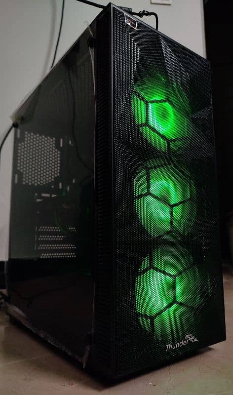 Gaming PC Computer/Desktop 10/10 condition, just turned on. 0