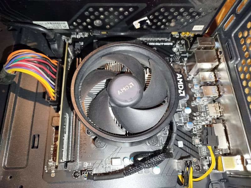 Gaming PC Computer/Desktop 10/10 condition, just turned on. 1