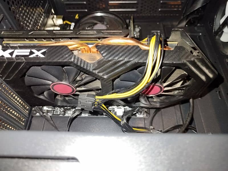 Gaming PC Computer/Desktop 10/10 condition, just turned on. 4