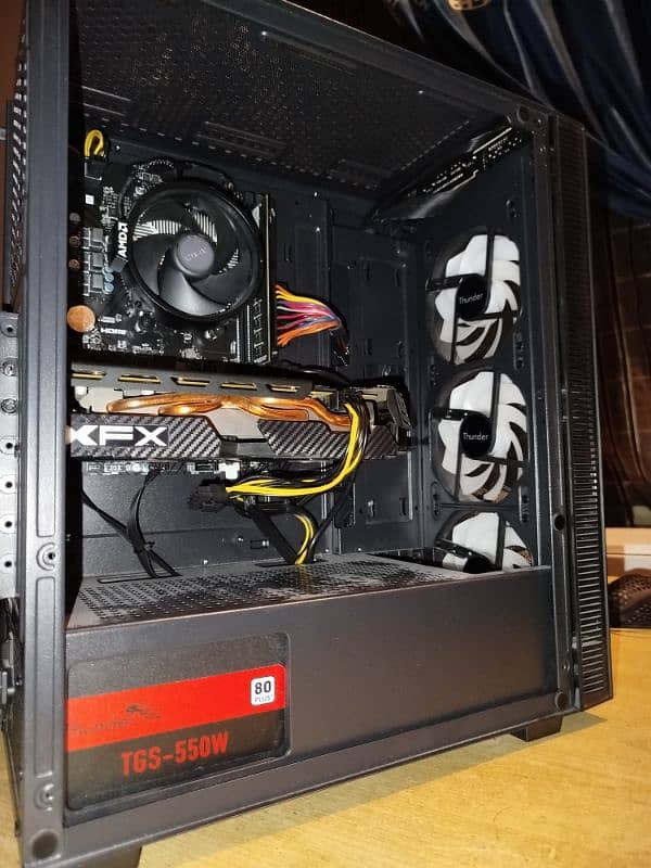 Gaming PC Computer/Desktop 10/10 condition, just turned on. 6