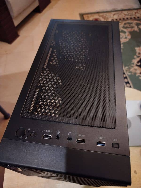 Gaming PC Computer/Desktop 10/10 condition, just turned on. 7