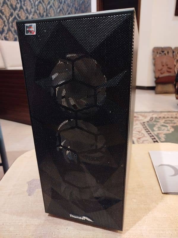 Gaming PC Computer/Desktop 10/10 condition, just turned on. 8