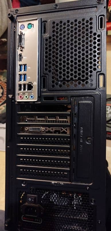 Gaming PC Computer/Desktop 10/10 condition, just turned on. 12