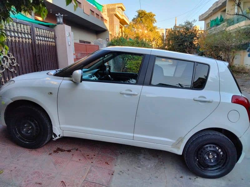 Suzuki Swift 2011 DX (Mint Condition) 0