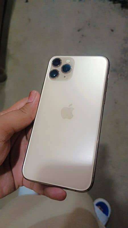 I phone 11 pro 256gb with box battery or panal change 0