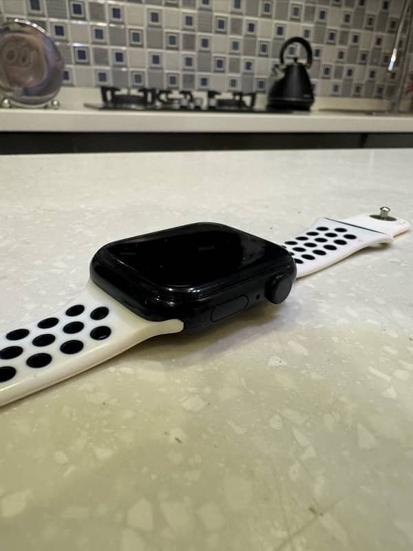 Apple Watch Series 7 (45 mm) GPS 2