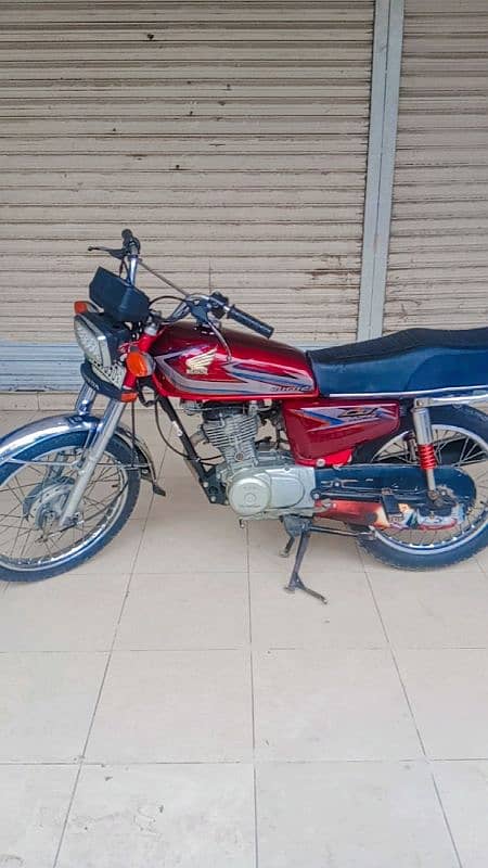 Honda 125.  CALL "_03295579019 1