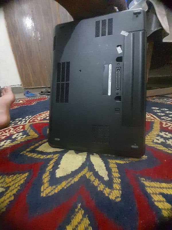 dell core i5 urgent sale. cnt num 03189417278 6