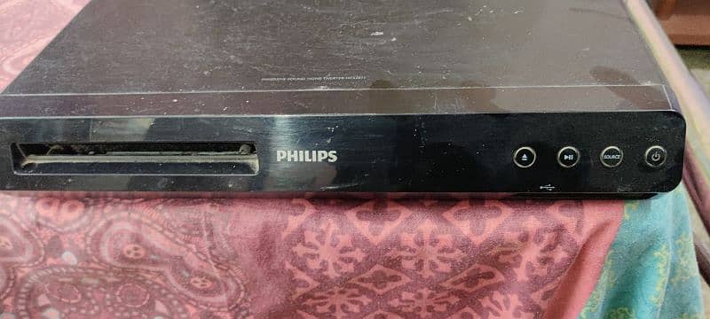 Philips Home theater Speaker  5 and 1 woofer and home theater 16