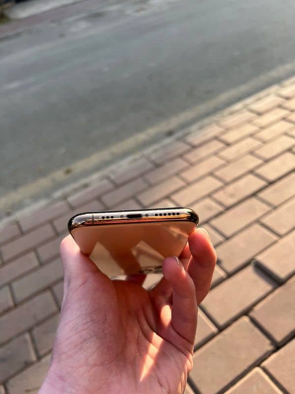 IPHONE 11 PRO Factory Unlocked Gold Color 4