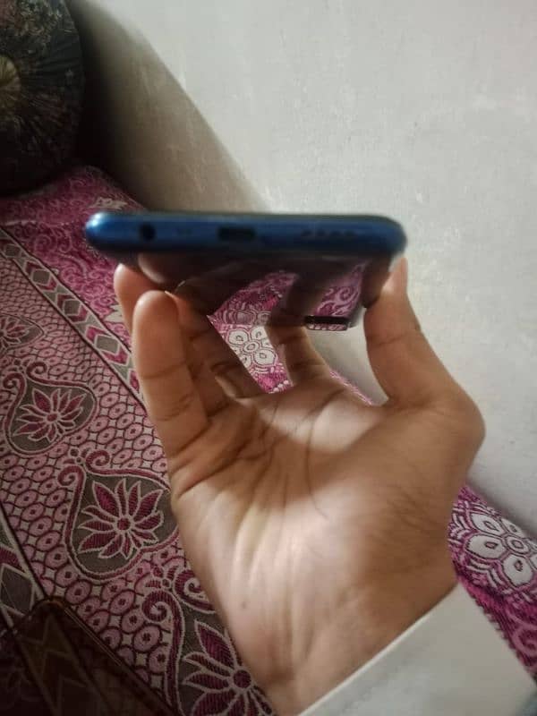 realme c17 6/128 condition 10/9 bilkul ok phone hai only phone hai 4