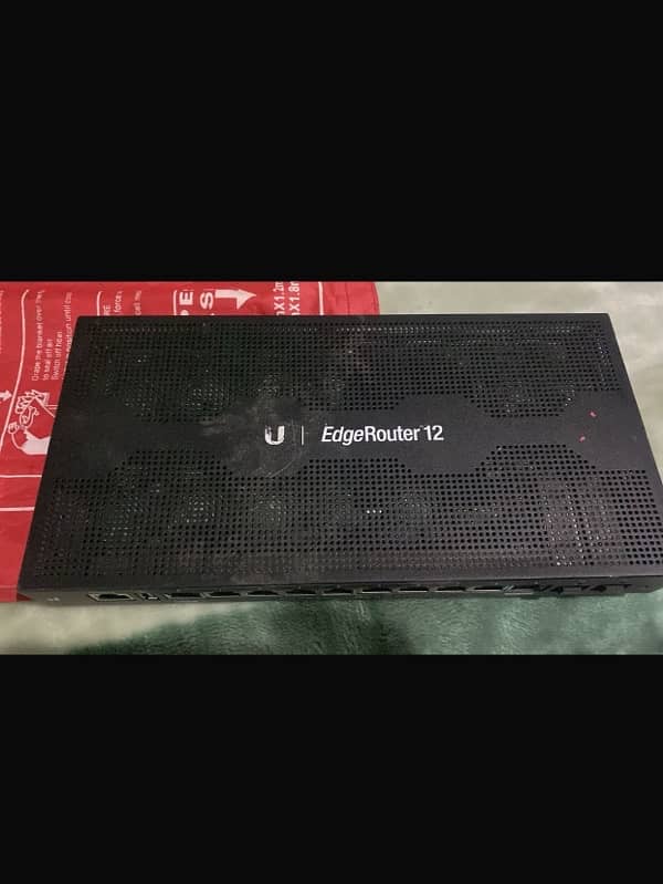 Ubiquiti EdgeRouter 12 – 12-Port with PoE Passthrough and 2 SFP Ports 1