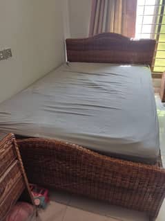 bed set with 4 more items