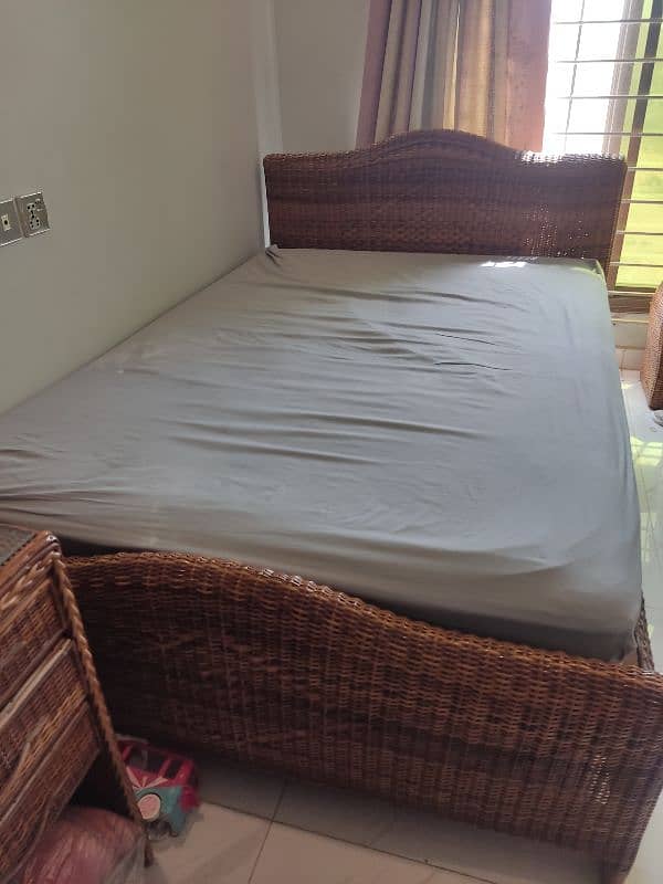 bed set with 4 more items 0