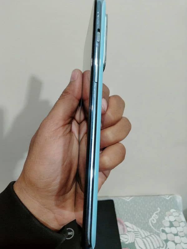 One Plus Nord2 5G in 10/10 condition 4