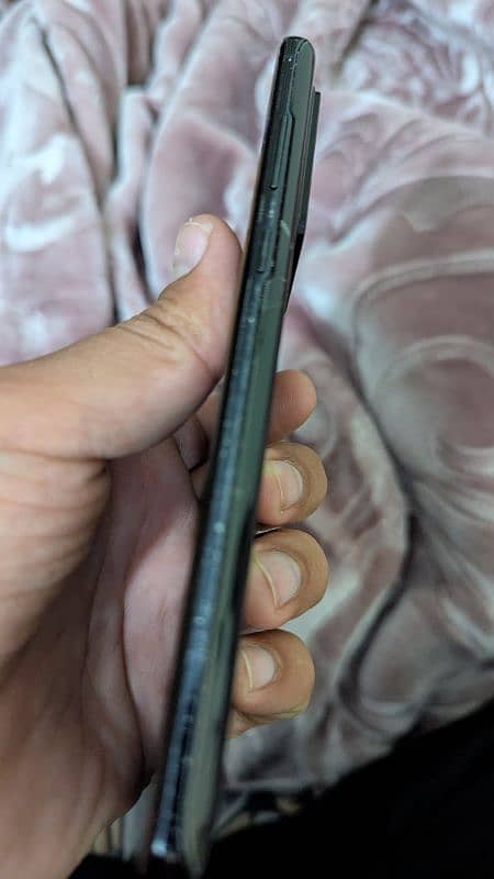 Samsung S20 ultra with white line in screen 3