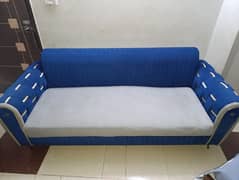 I am selling my sofa