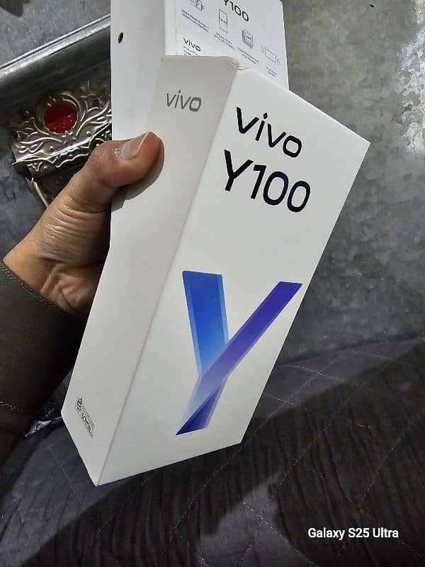 vivo Y100 0