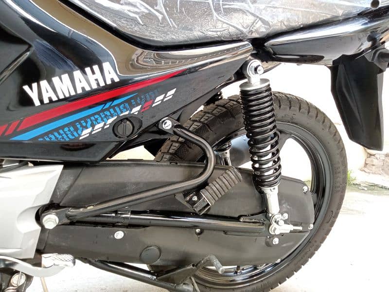 Yamaha YBR125G 2024 3