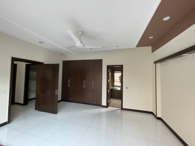 Slightly Use One kanal House For Sale DHA Phase 3 6