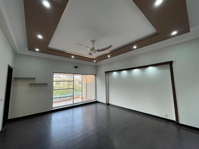 Slightly Use One kanal House For Sale DHA Phase 3 8