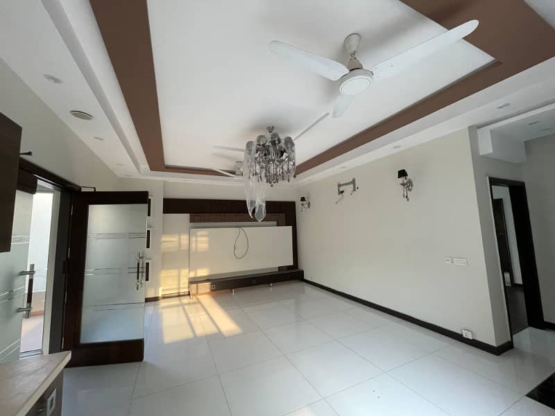 Slightly Use One kanal House For Sale DHA Phase 3 11