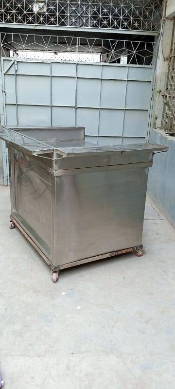 SS steel counter with wheel frame 2