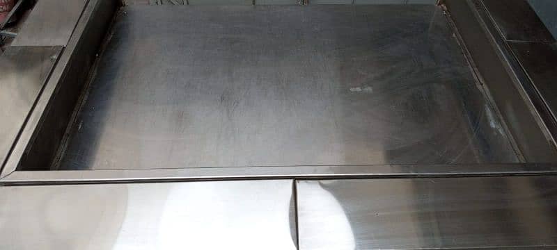 SS steel counter with wheel frame 4