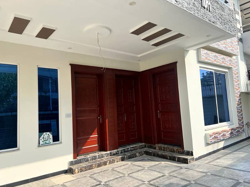 HOUSE AVAILABLE FOR SALE B SIZE 10 MARLA IN MULTI GARDENS B-17 ISLAMABAD 1