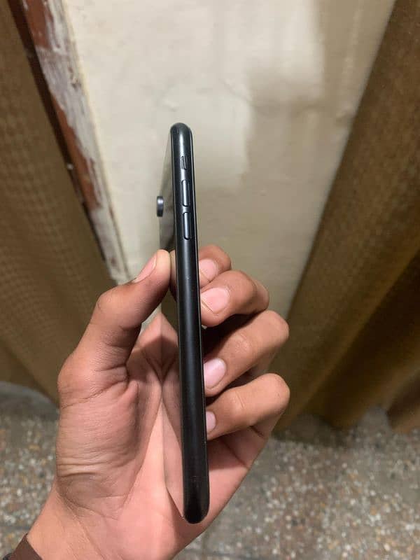 Iphone xr 128 GB factory unlocked. Exchange possible 03185146868 call 7