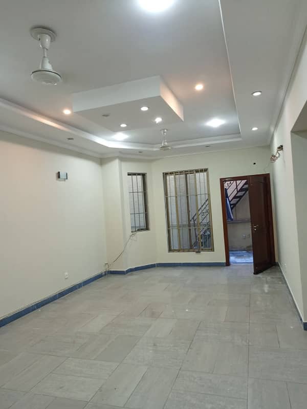 Beautiful ground+basement available for rent in G-11 6 bedrooms 6 washrooms 2 drawing dining 2 kitchen TV lounge Servant Quarter 230k rent 14