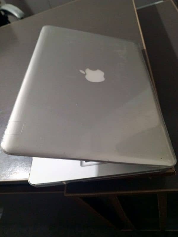 MacBook pro 2012 in excellent condition 2