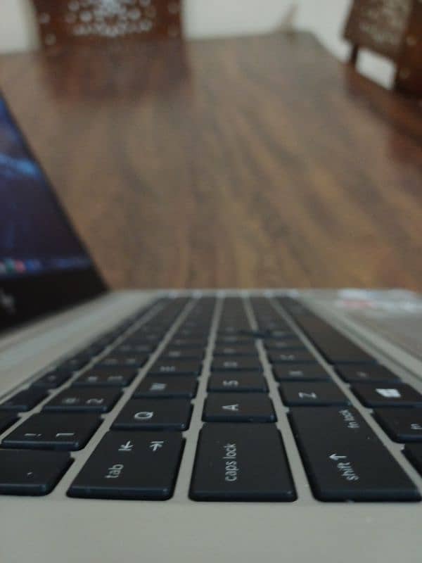 HP EliteBook touchscreen 16gb 512gb 840 G6 – Core i5 (8th Gen) 6