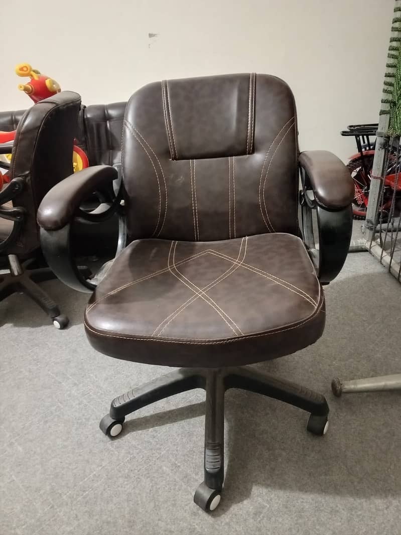 Revolving Office Chair - Computer Chair - Comfortable 0