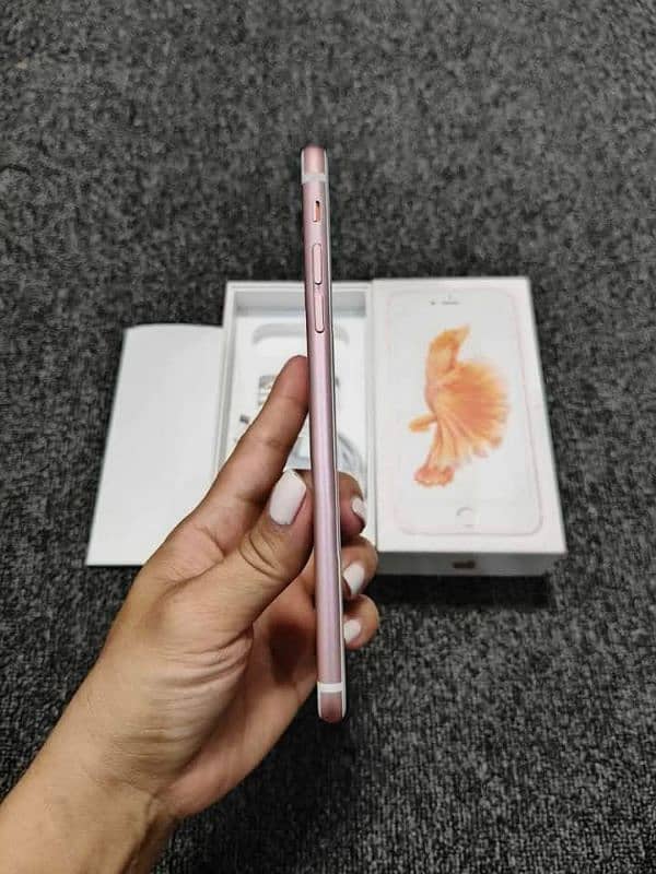 Iphone 6s plus 128gb my whatsapp number 03406950368 2