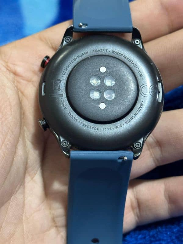 huami amazfit gtr 2 brand new condition smart watch with straps 4