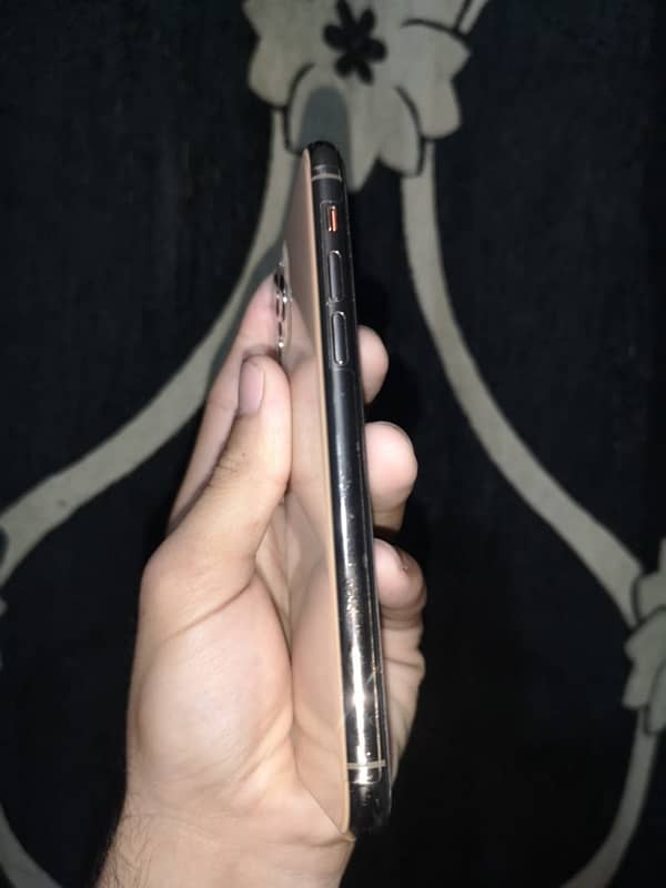 iphone 11 pro 2