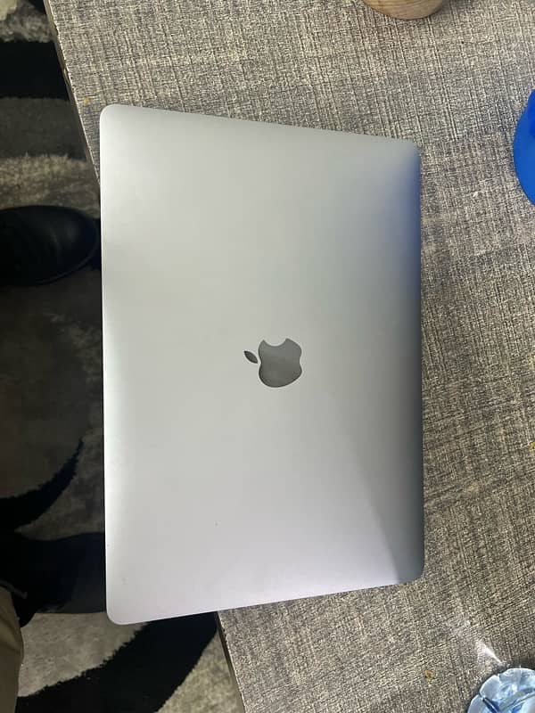 Macbook pro 2019 woth touch bar 0