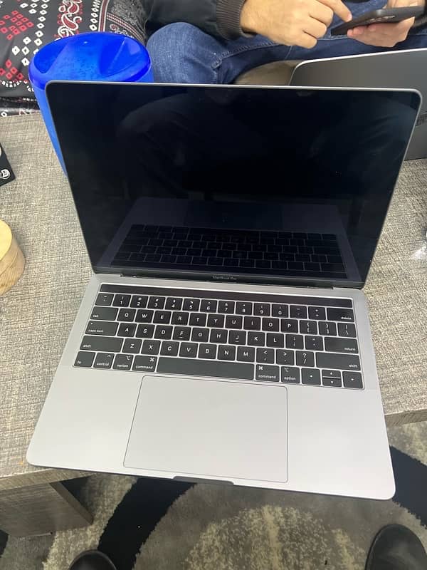 Macbook pro 2019 woth touch bar 1