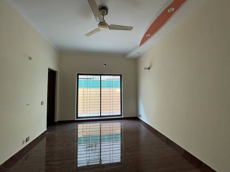 1 Kanal Well Maintained Owner Build Lower Portion Available For Rent In DHA Phase 1 5