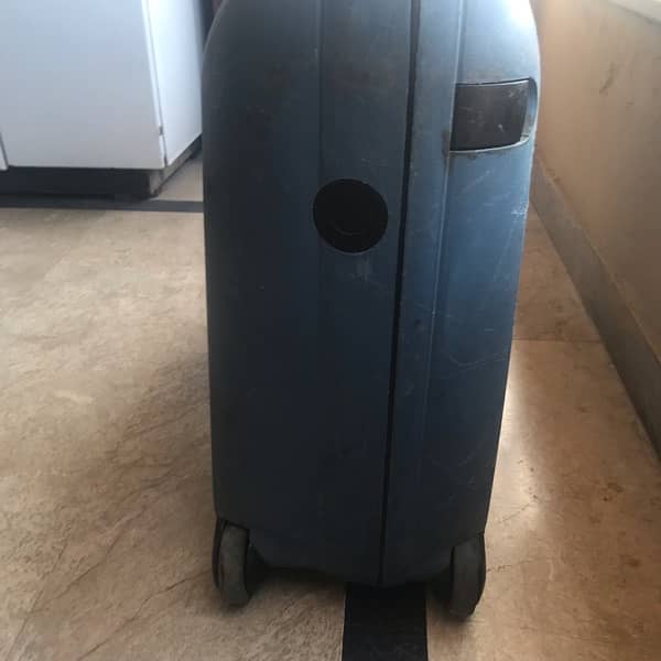 Carlton Suitcase 4 wheeler 4