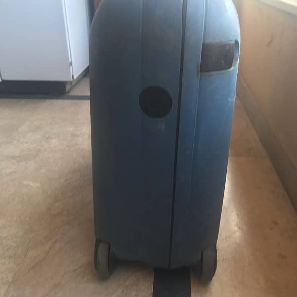 Carlton Suitcase 4 wheeler 5