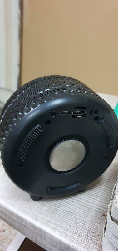 New stock Bluetooth wireless speaker in car tyre shape 3