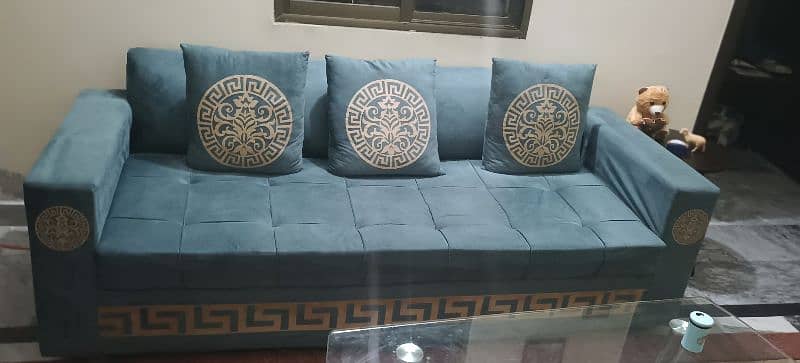 Modern 5 seater sofa with Motifs for sale 2