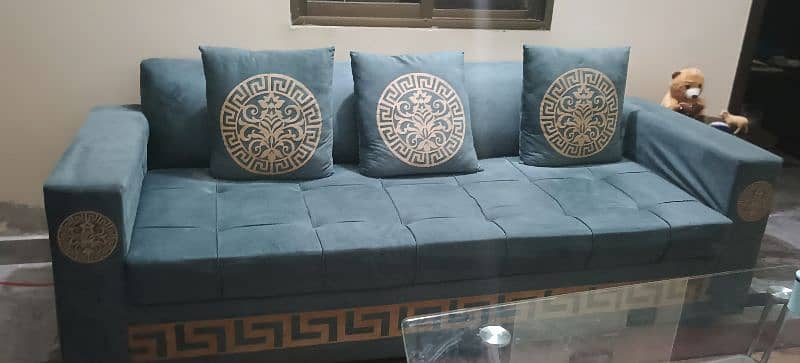 Modern 5 seater sofa with Motifs for sale 3