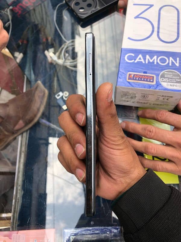 Tecno camon 30 12/256 urgent sale box with charger 4