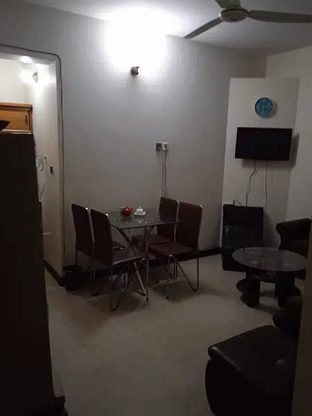 Furnished flat paying guest main gulshan Iqbal block 2 Karachi 7