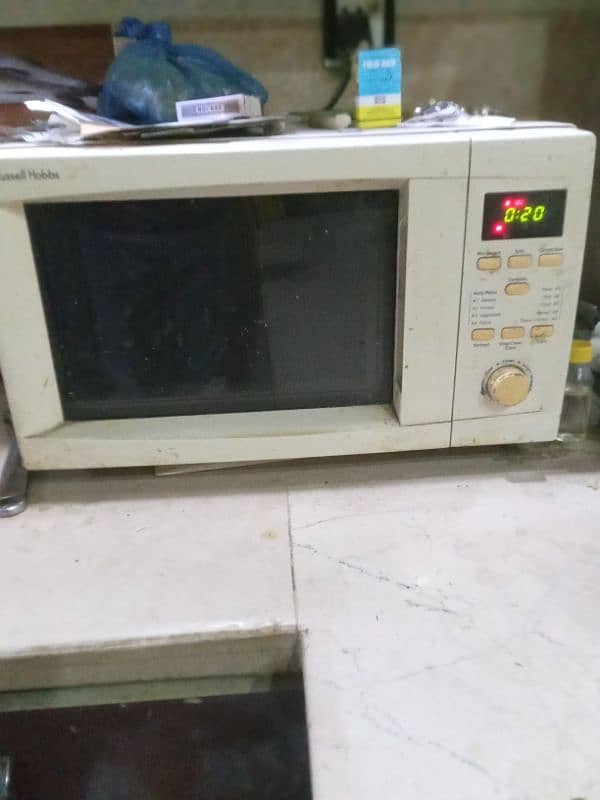 Rusell Hobb Microwave 1